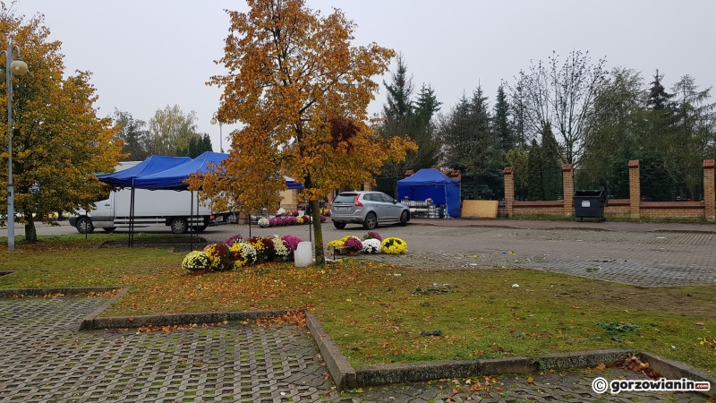 8/16 Sprzedawcy zwijają się sprzed cmentarza