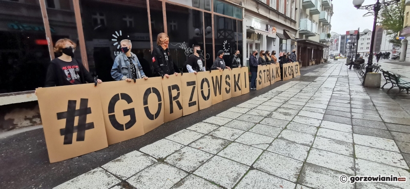 5/9 Niedzielny protest pod biurem Elżbiety Rafalskiej