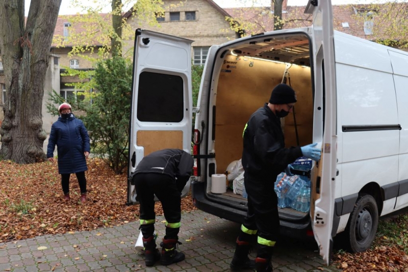 4/6 Strażacy z gminy Kłodawa pomagają szpitalowi