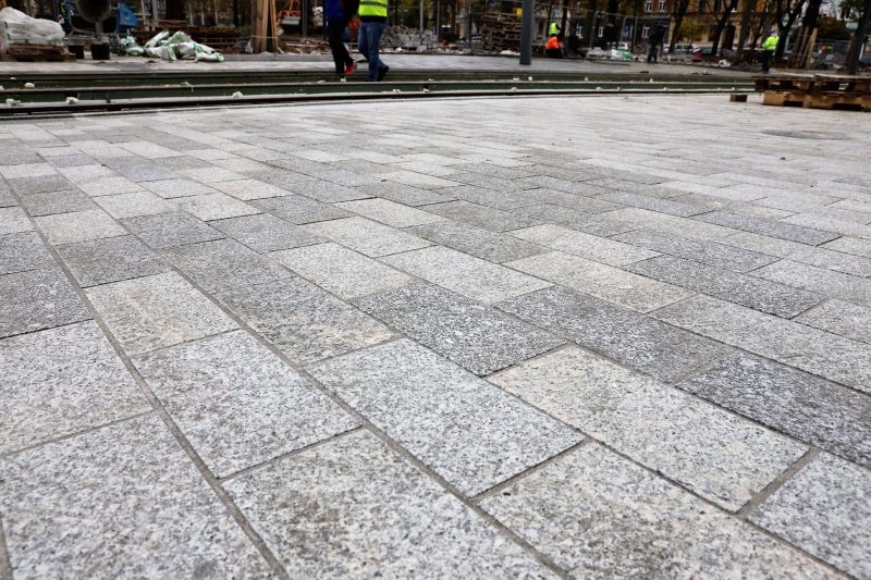 3/6 Chodnik i tory tramwajowe na Chrobrego