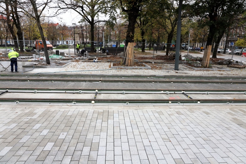 4/6 Chodnik i tory tramwajowe na Chrobrego