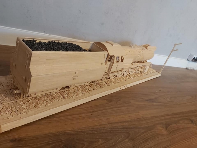 3/4 Lokomotywa z zapałek