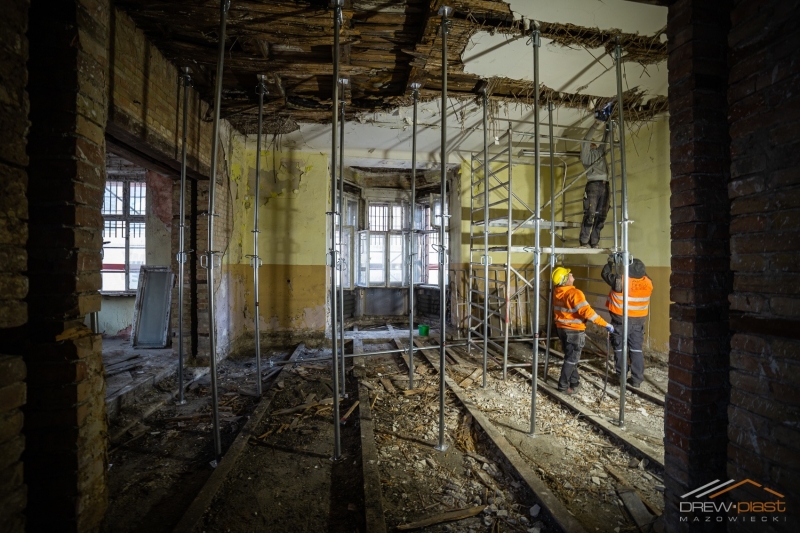 8/13 Zobacz, jak wyglądają prace w środku willi Jaehnego