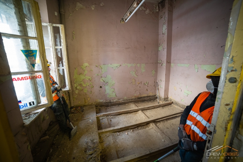 11/13 Zobacz, jak wyglądają prace w środku willi Jaehnego