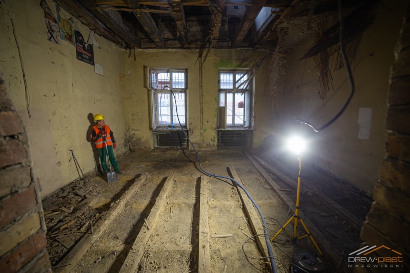 13/13 Zobacz, jak wyglądają prace w środku willi Jaehnego