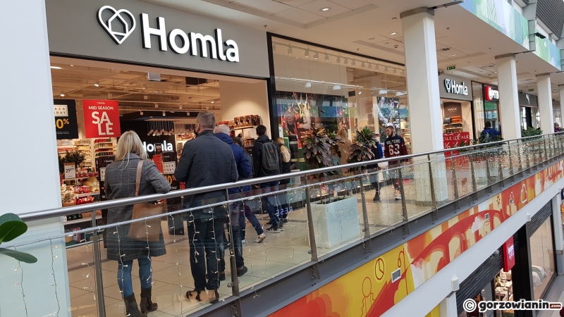 3/10 Tłumy w Nova Park