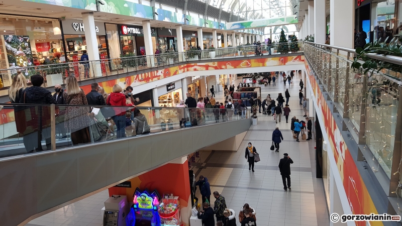 4/10 Tłumy w Nova Park