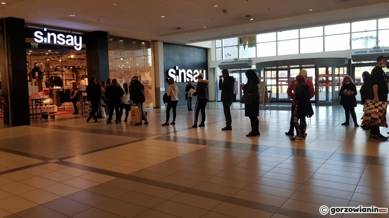 5/10 Tłumy w Nova Park