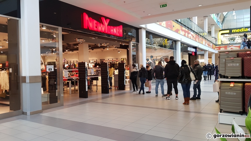 7/10 Tłumy w Nova Park