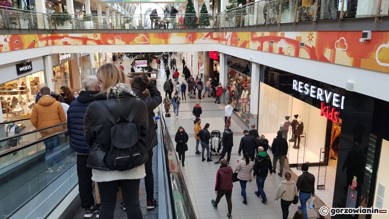 10/10 Tłumy w Nova Park