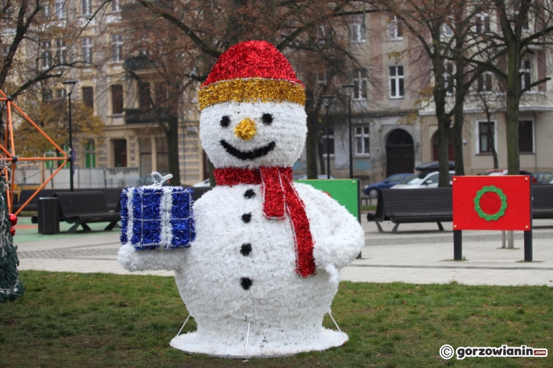 2/18 Montaż świątecznych ozdób