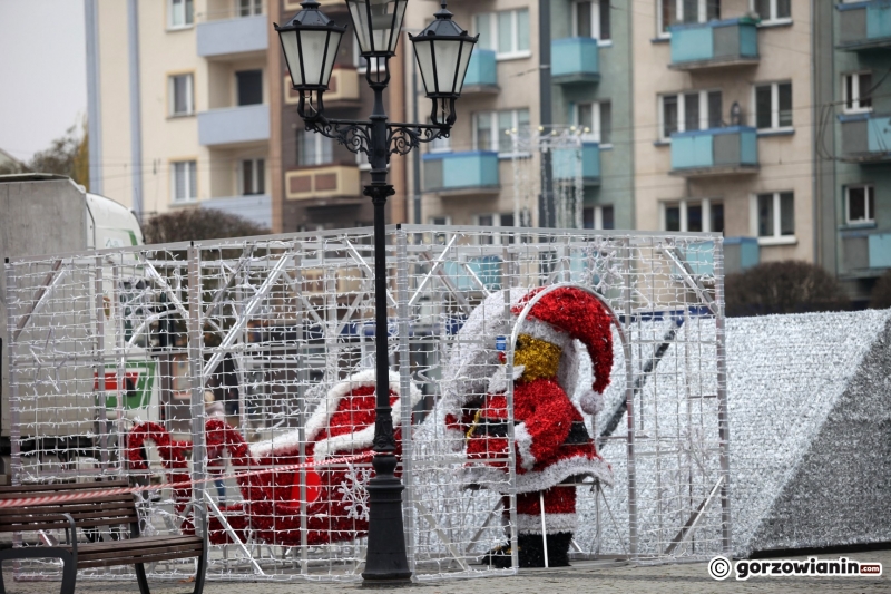 8/18 Montaż świątecznych ozdób