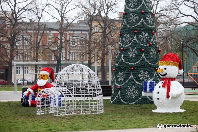 10/18 Montaż świątecznych ozdób