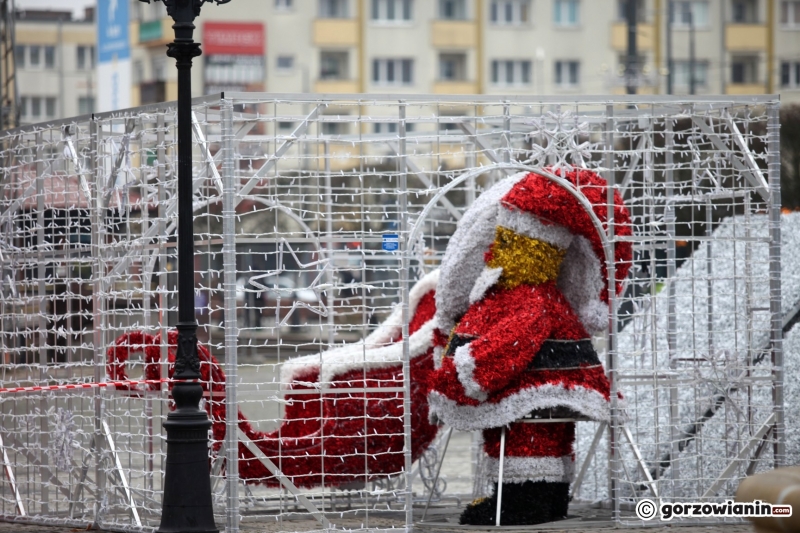 17/18 Montaż świątecznych ozdób