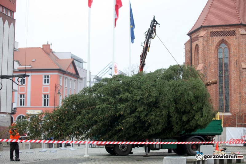 18/18 Montaż świątecznych ozdób