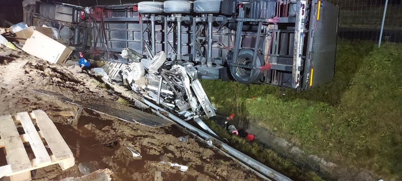 5/5 Ciężarówka zmiażdżyła busa na S3