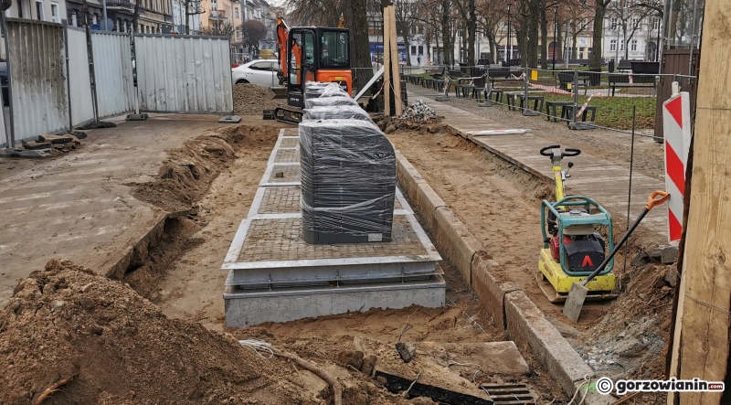 5/6 Podziemne pojemniki już pod ziemią