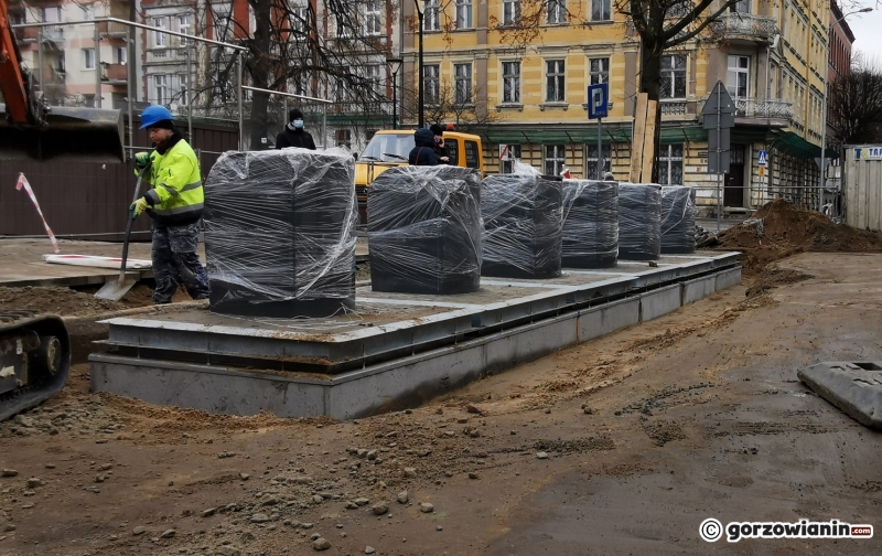 6/6 Podziemne pojemniki już pod ziemią