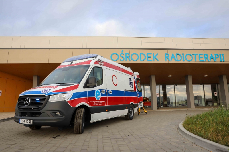 3/10 Nowa karetka dla gorzowskiego szpitala