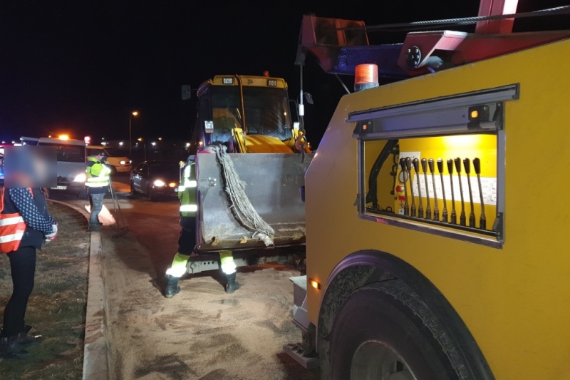 4/4 Awaria ciągnika na rondzie przy Złotego Smoka