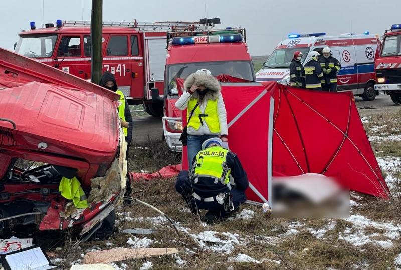7/8 Ciężarówka wjechała pod szynobus. Nie żyje kierowca