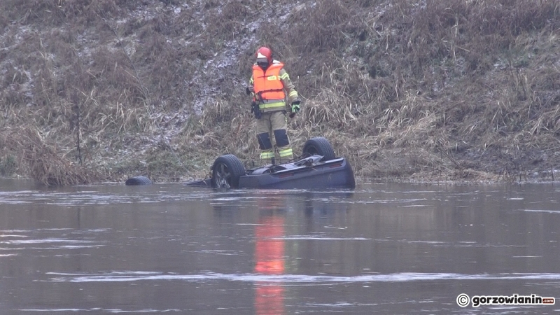 4/6 Samochód wpadł do rzeki Warty