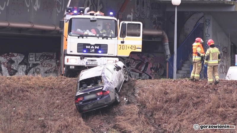 6/6 Samochód wpadł do rzeki Warty