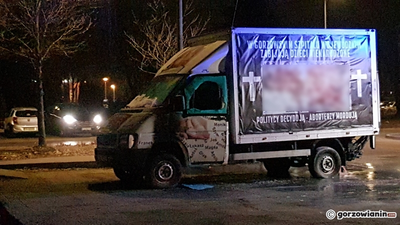 3/4 Próba podpalenia antyaborcyjnej ciężarówki