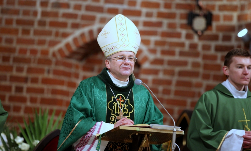 3/10 Pierwsza msza w wyremontowanej katedrze