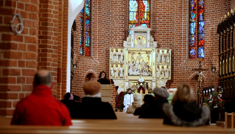 7/10 Pierwsza msza w wyremontowanej katedrze