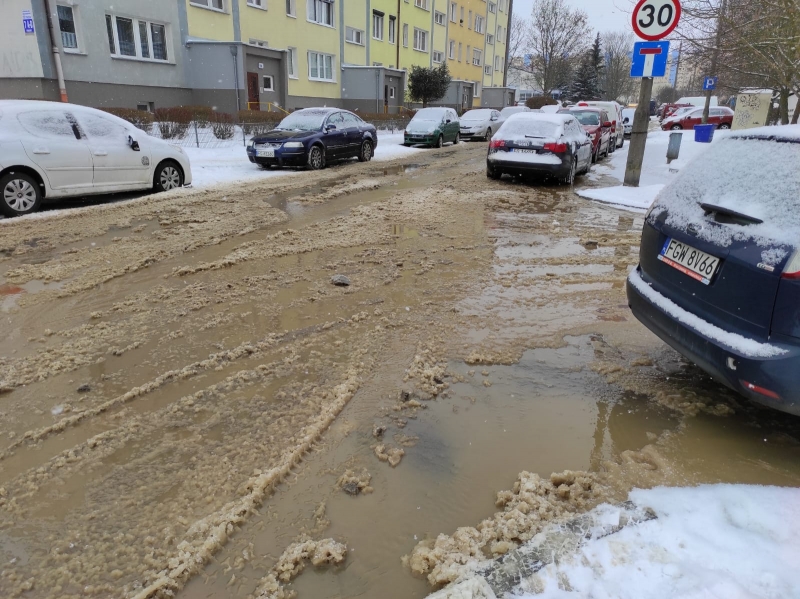 4/8 Awaria wodociągu na skrzyżowaniu Baczyńskiego i Fredry