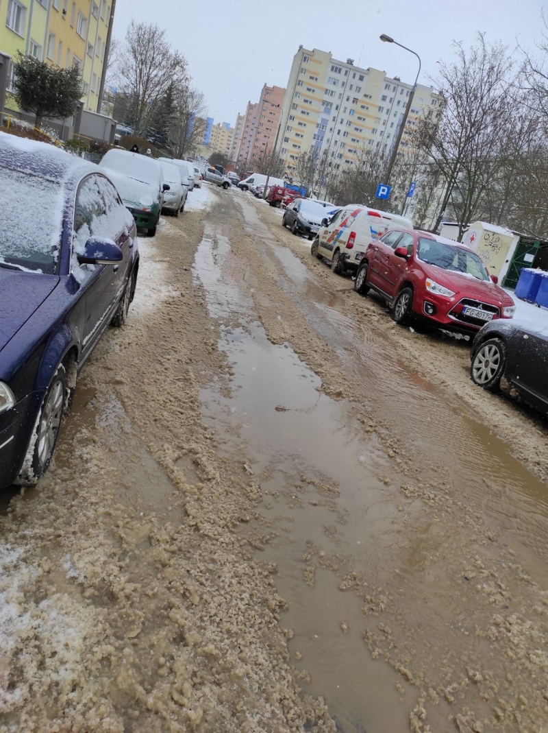 8/8 Awaria wodociągu na skrzyżowaniu Baczyńskiego i Fredry