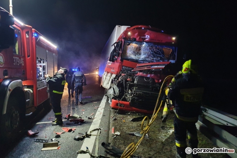 1/4 Pożar i wypadek dwóch ciężarówek na S3