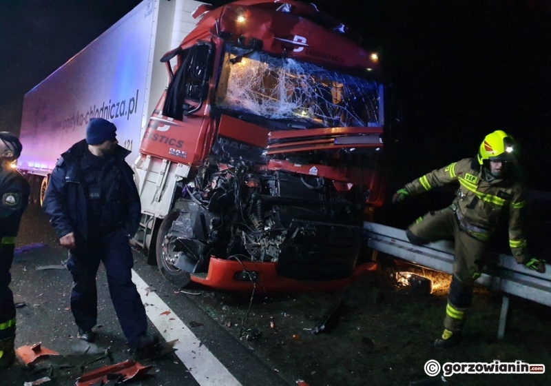 3/4 Pożar i wypadek dwóch ciężarówek na S3