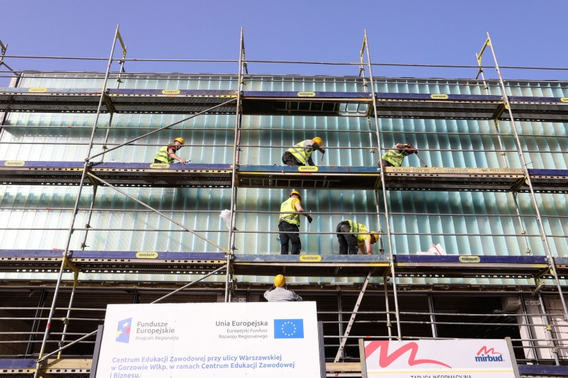 24/34 Trwa budowa Centrum Edukacji Zawodowej i Biznesu