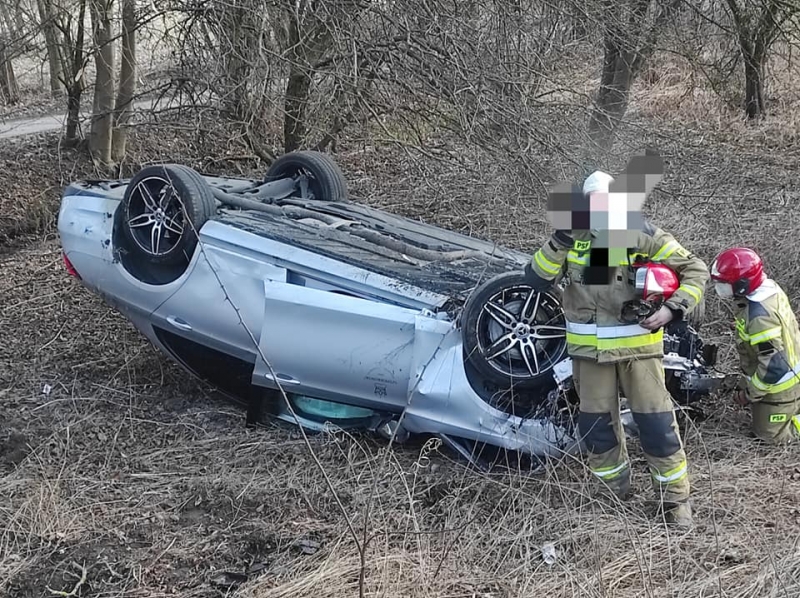 1/3 Dachowanie mercedesa przy ui. Kostrzyńskiej