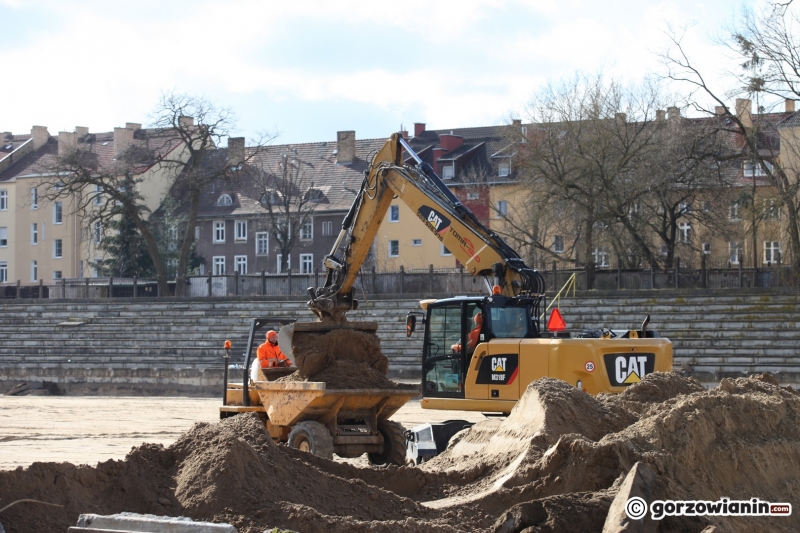 4/17 Prace przy budowie stadionu lekkoatletycznego