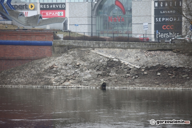 3/4 Zapadająca się skarpa przy moście Staromiejskim