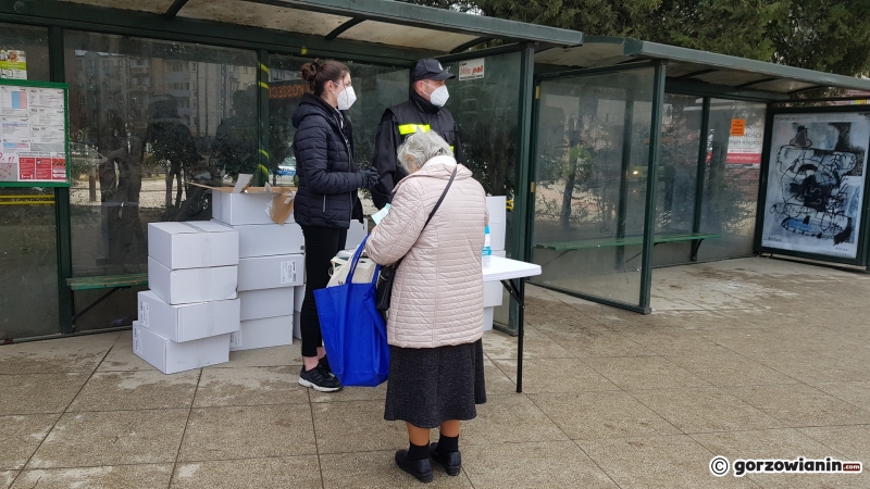 7/17 Rozdawanie maseczek w Gorzowie