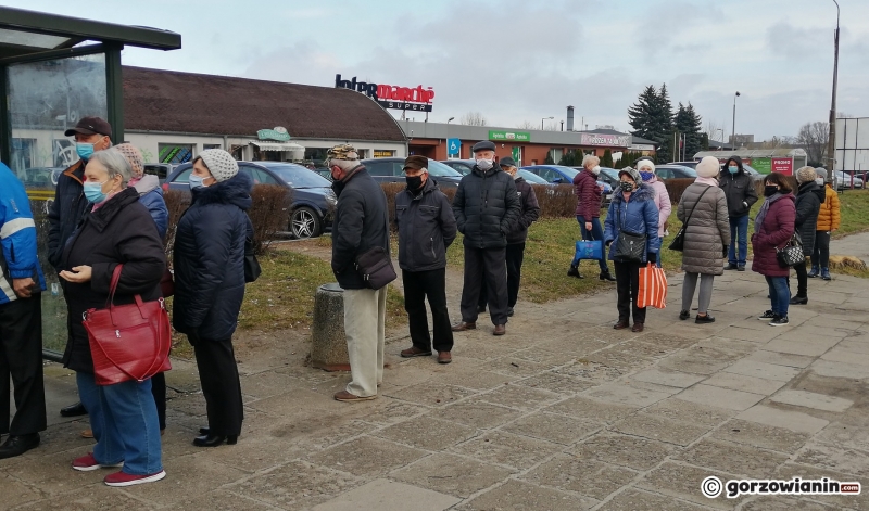 13/17 Rozdawanie maseczek w Gorzowie