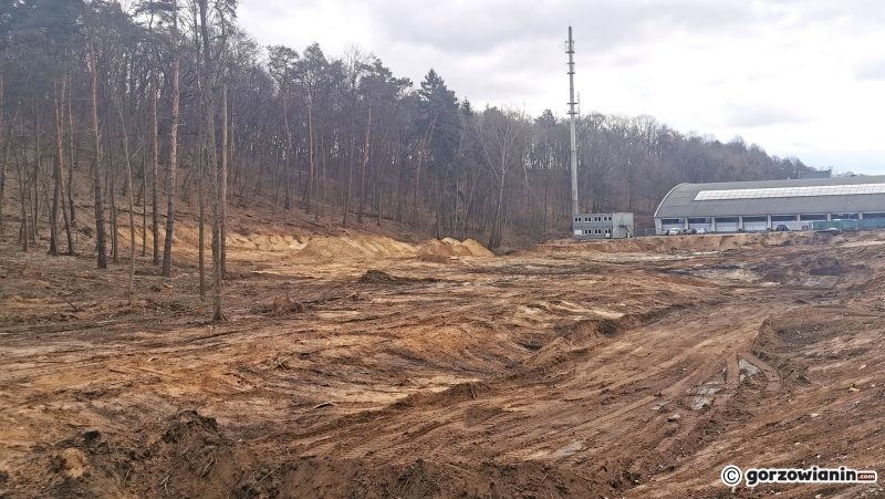 5/10 Rozpoczęły się prace ziemne przy budowie hali