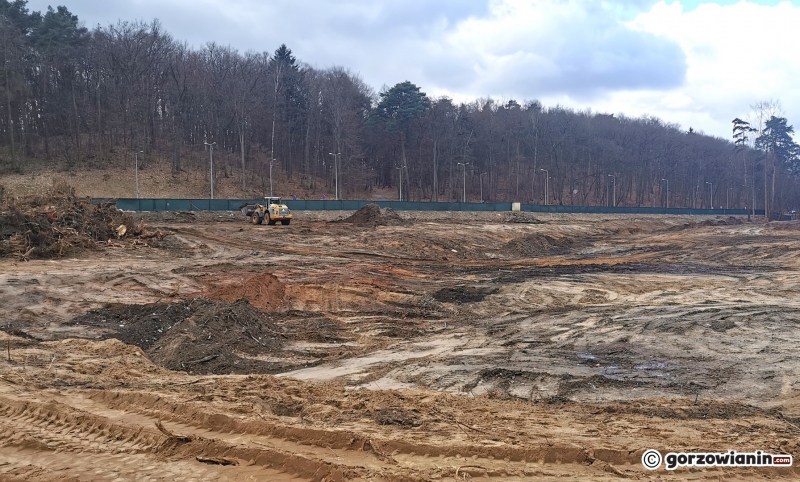 6/10 Rozpoczęły się prace ziemne przy budowie hali