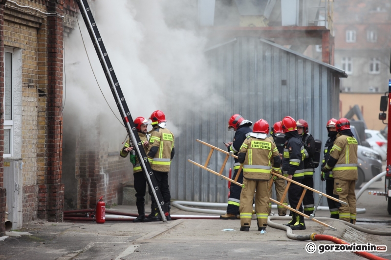 3/11 Pożar archiwum LUW na Zawarciu