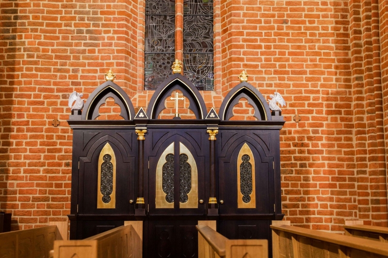 6/6 Wnętrze katedry pod remoncie