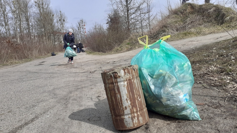 3/10 Mieszkańcy posprzątali osiedle Europejskie