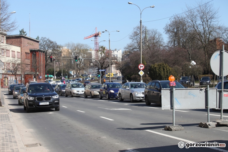 2/17 Zamknięte pasy i utrudnienia w centrum Gorzowa