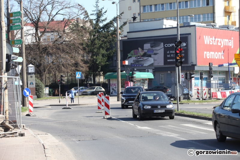 17/17 Zamknięte pasy i utrudnienia w centrum Gorzowa