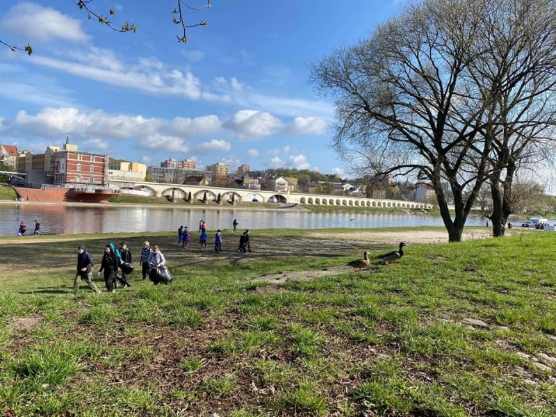 6/10 Sprzątanie brzegów rzeki Warty