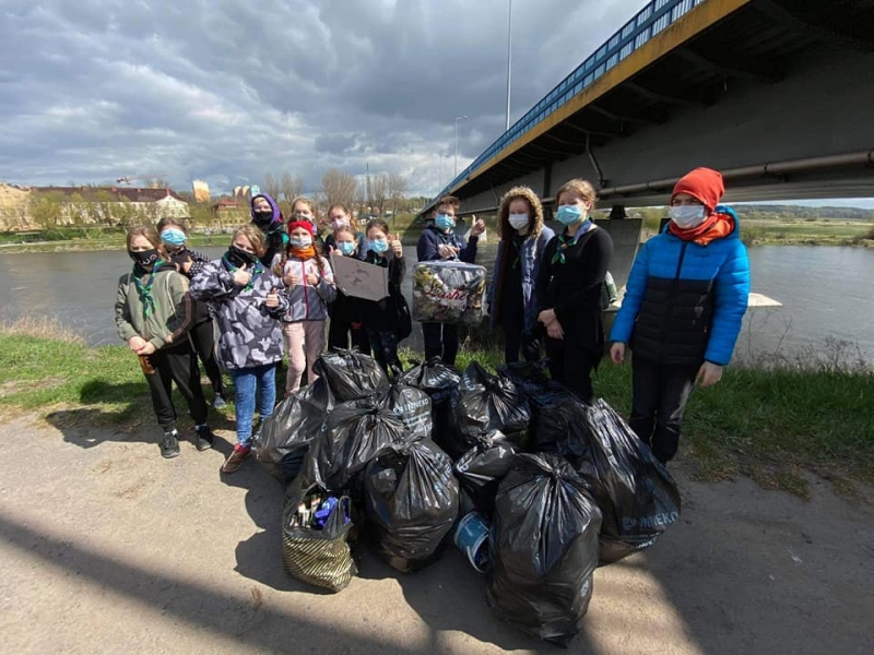 8/10 Sprzątanie brzegów rzeki Warty