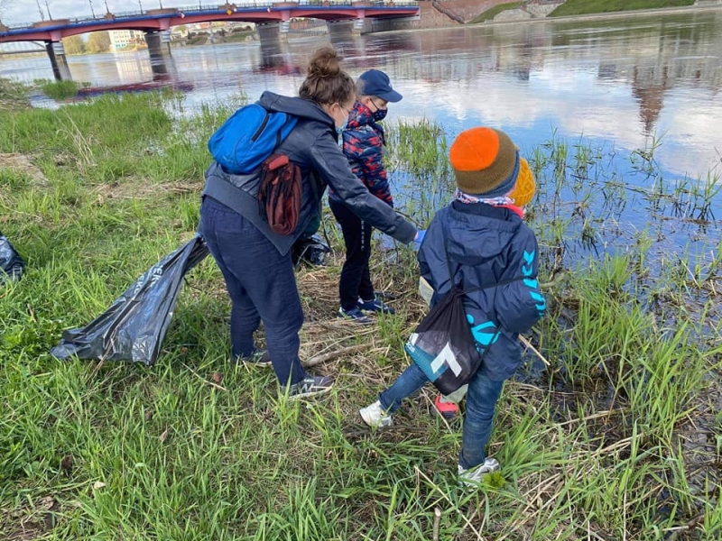 9/10 Sprzątanie brzegów rzeki Warty